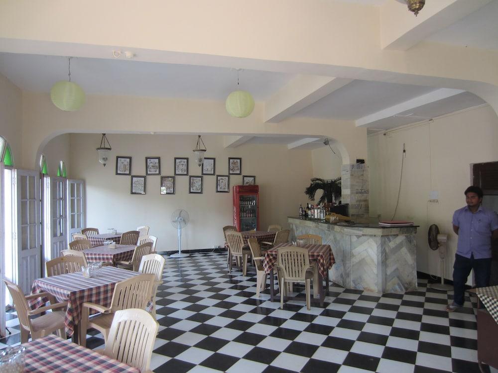 Hotel Riverside 巴加 外观 照片