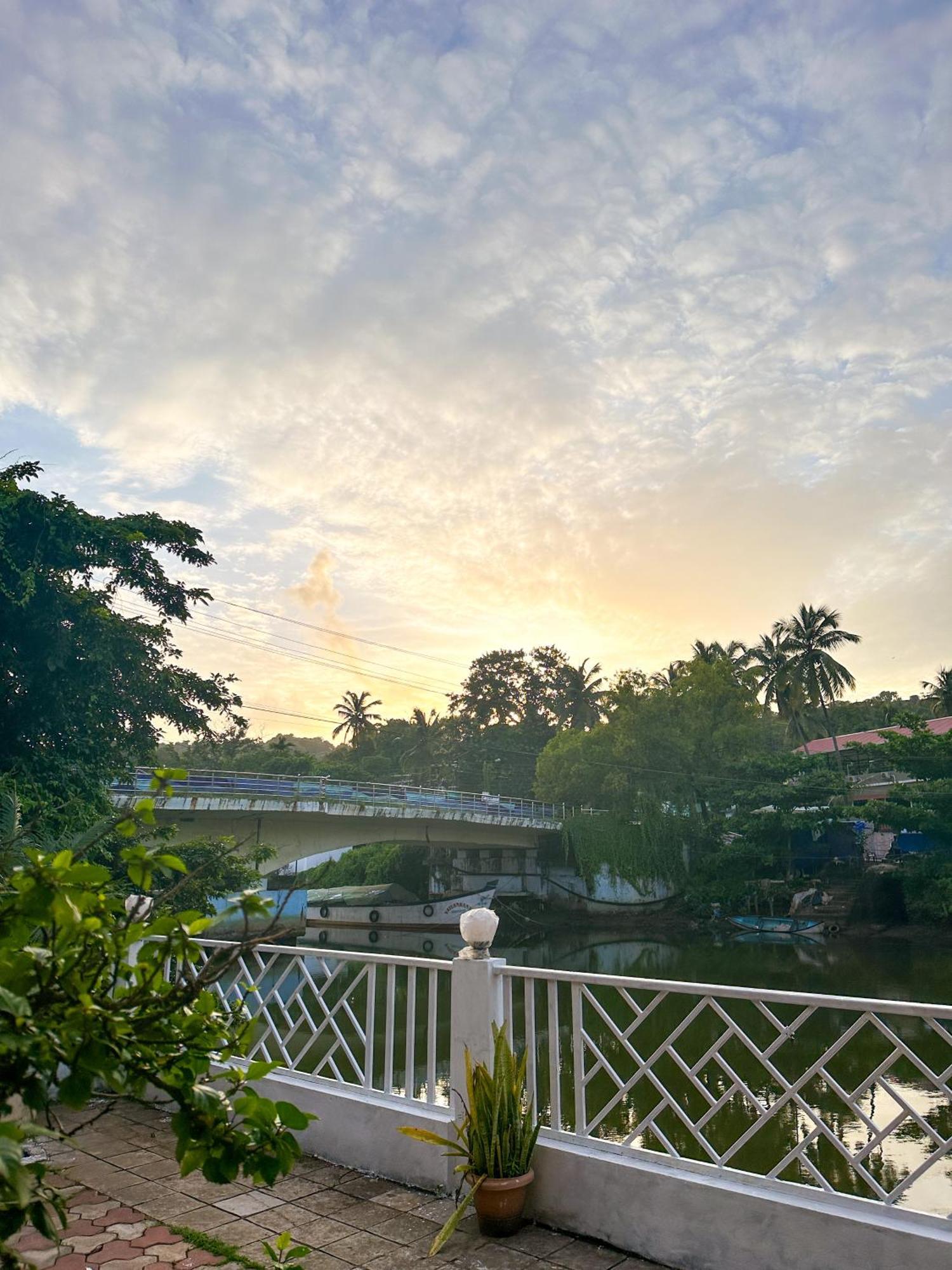 Hotel Riverside 巴加 外观 照片